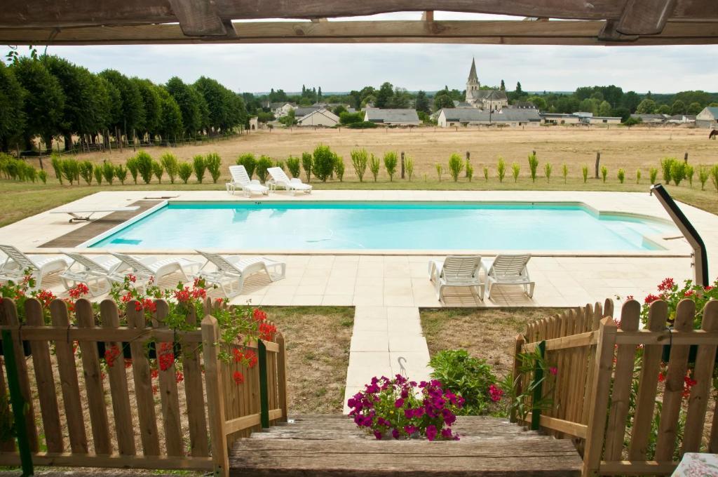 Chateau De Salvert - 4 Gites - 32 Personnes Neuille Экстерьер фото